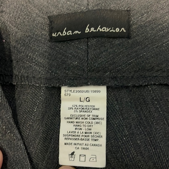 Urban Behaviour pleated shorts - Picture 3 of 4